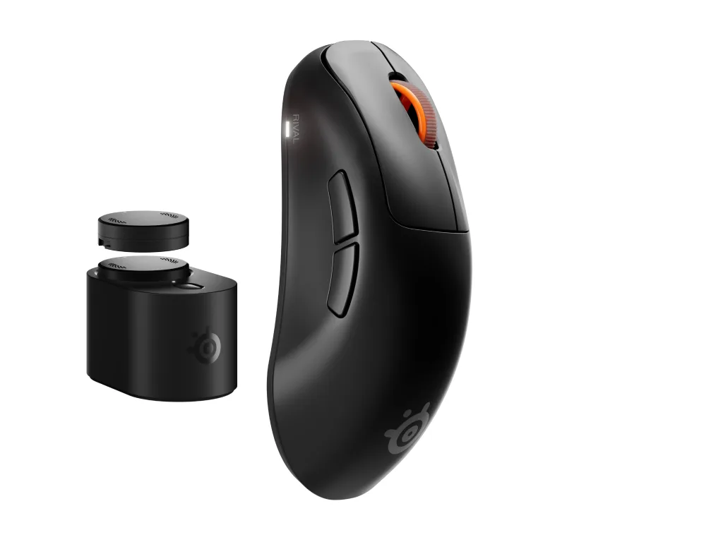 Rival Pro ブラックを斜め上から見た製品画像。左側面に2つのサイドボタンがあり、左に交換式バッテリーとベースステーションが並ぶ